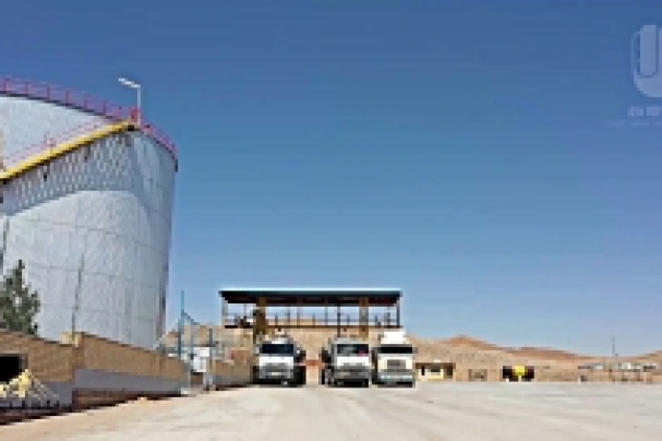 48864679-3906-2__1370